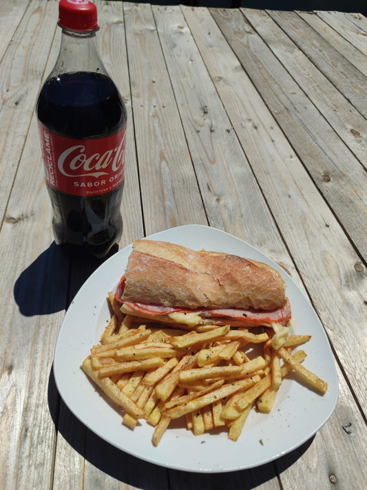 Bocadillo de Lomo con patatas + Bebida